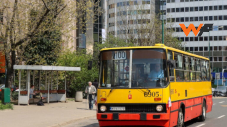 В центр Варшавы вернулась легендарная остановка «Ełka» из 1970-х