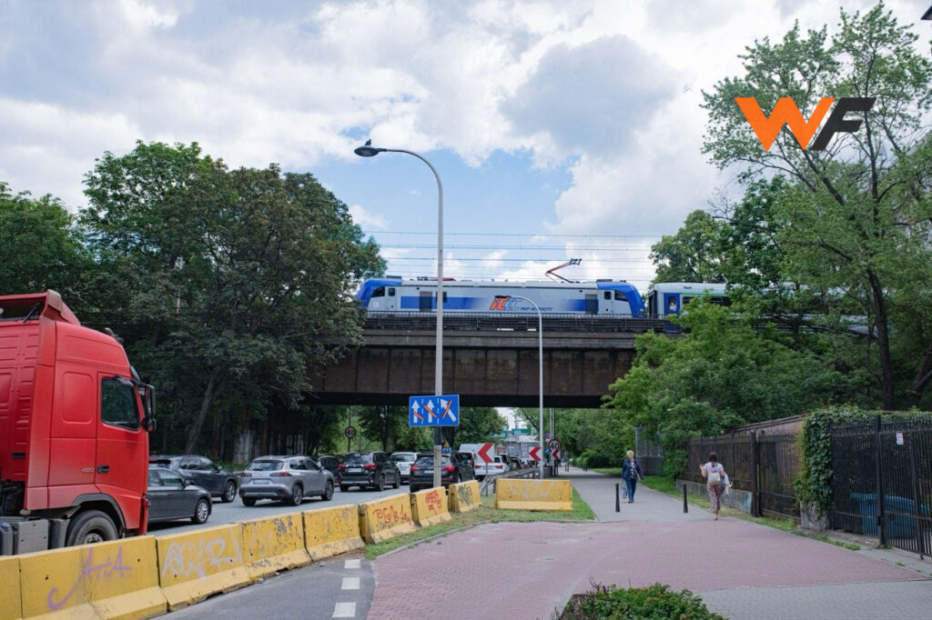 PKP Intercity проводит испытания спутникового интернета в поездах: теперь пассажиры смогут пользоваться надежным доступом в сеть даже там, где нет мобильного сигнала