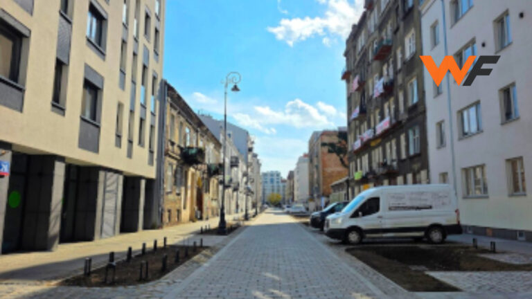 Улица Сродкова на Праге открылась после перестройки: теперь вся для пешеходов