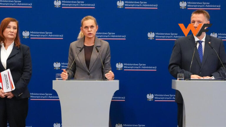 Безопасность в школах: патрули, вход только для учеников и номера помощи