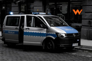 В Польше автомеханик-иностранец угнал Lexus клиента, сжёг его и напал на полицию