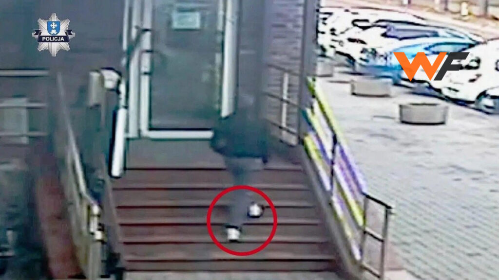В Польше мужчина украл обувь и пошёл в ней в полицейский участок, чтобы проверить уровень алкоголя в крови [ВИДЕО]